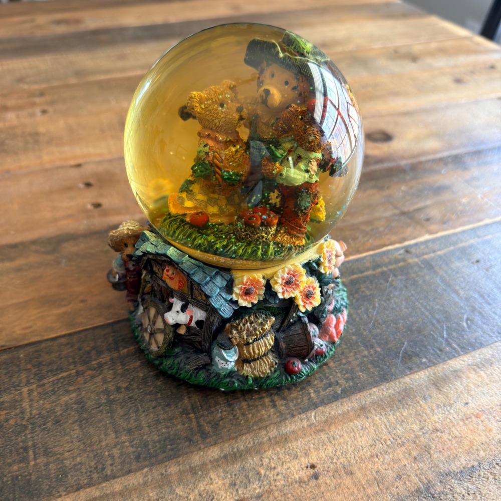VTG Harvest Teddy Bear Musical Snow Globe Autumn Plays That's What Friends R 4